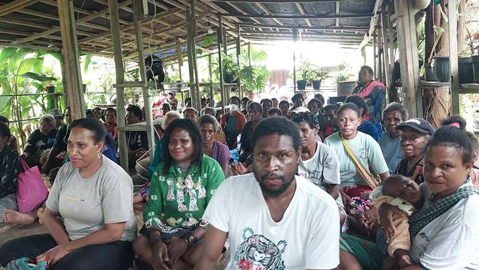 Mama-mama Papua sedang melakukan pertemuan bersama, sekaligus memberikan pernyataan secara resmi – Surya Papua/IST
