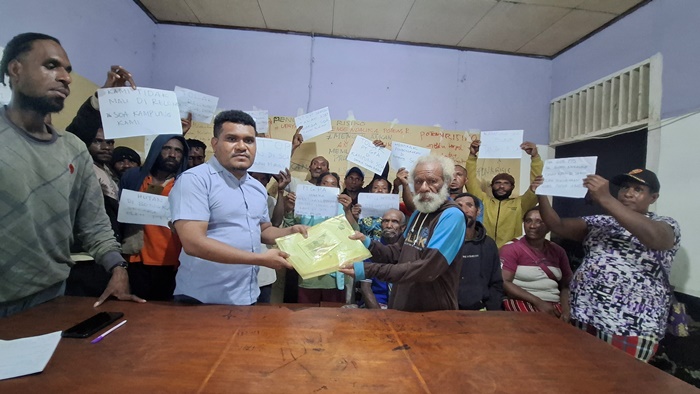 Aksi penolakan masyarakat Kampung Soa, terkait penyerobotan tanah oleh PT GPA – Surya Papua/IST
