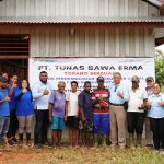 Foto bersama TSE Group bersama masyarakat di Kampung Kukurantap, Distrik Jair, Kabupaten Boven Digoel – Surya Papua/IST