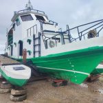 Kapal Papua Lestari milik TSE Geoup yang sedang disiapkan untuk nantinya berlayar mencari tahu kehidupan kura-kura moncong babi serta ekosistem sungai lainnya – Surya Papua/IST