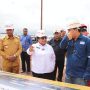 Wamendagri RI, Ribka Haluk didampingi Gubernur Papua Selatan, Apolo Safanpo meninjau lokasi pembangunan di KTM Salor, Distrik Kurik – Surya Papua/IST