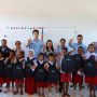 Foto bersama tim TSE Group dengan guru dan siswa sekolah dasar di Kampung Selil, Kecamatan Ulilin, Kabupaten Merauke, Papua Selatan – Surya Papua/IST
