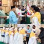 Bupati Merauke, Yoseph Bladib Gebze didampingi wakilnya, Fauzun Nihayah melepas jalon Jemaah haji – Surya Papua/IST