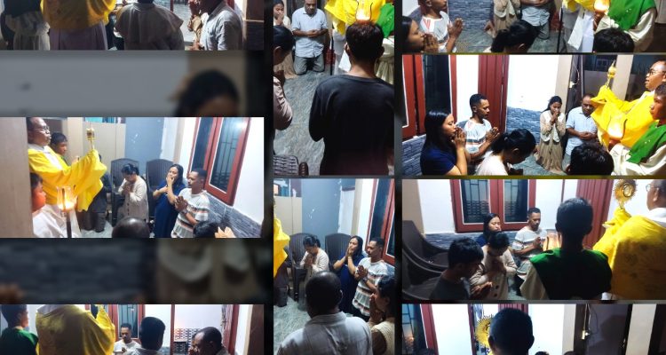 Pastor Simon Petrus Matruty saat membawa Sakramen Maha Kudus di salah satu rumah umat di lingkungan Santa Cecilia – Surya Papua/IST