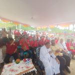 Pastor Paroki Santa Theresia Buti, RD Simon Petrus Matruty saat bersama Bupati Merauke, Yoseph Bladib Gebze – Surya Papua/Frans Kobun