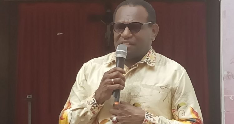 Bupati Merauke, Yoseoh Bladib Gebze sedang berikan sambutan- Surya Papua/Frans Kobun