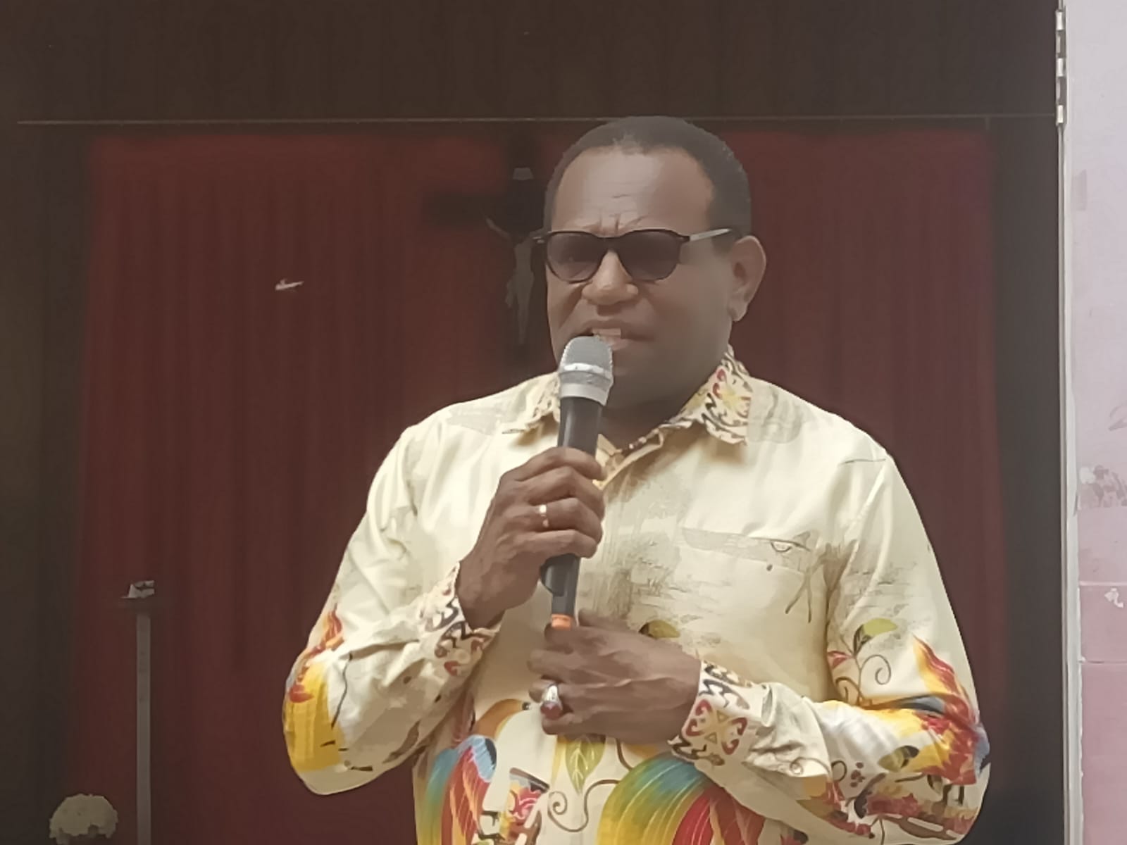 Bupati Merauke, Yoseoh Bladib Gebze sedang berikan sambutan- Surya Papua/Frans Kobun