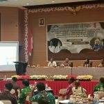 Wakil Bupati Merauke, Fauzun Nihayah didampingi Kadis Pendidikan Merauke saat coffe morning tadi pagi – Surya Papua/Frans Kobun