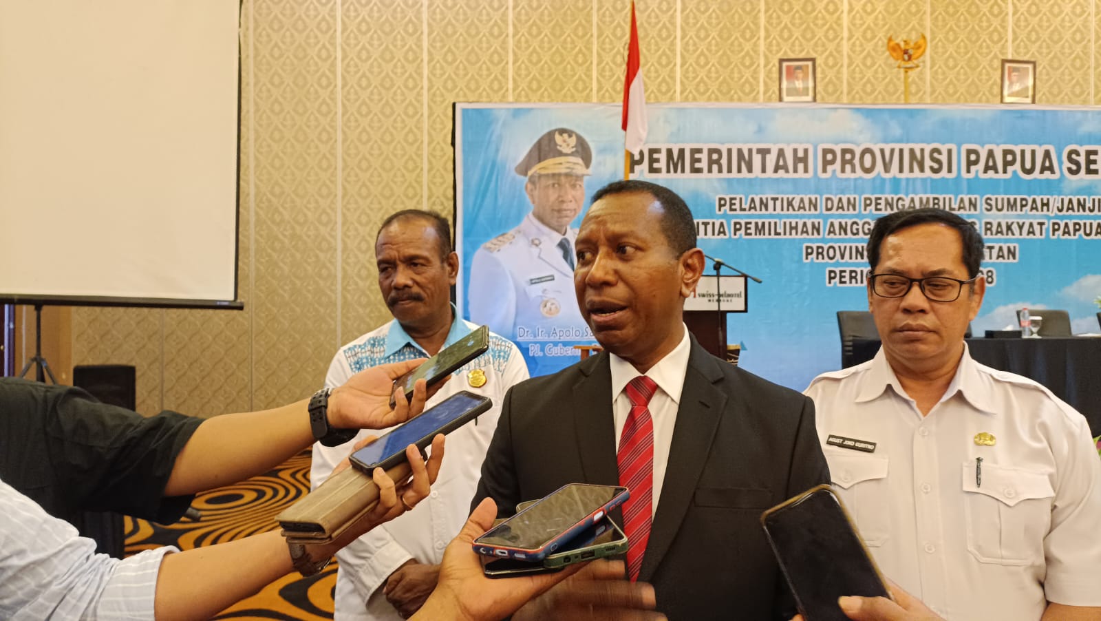 Gubernur Papua Selatan, Apolo Safanpo – Surya Papua/IST