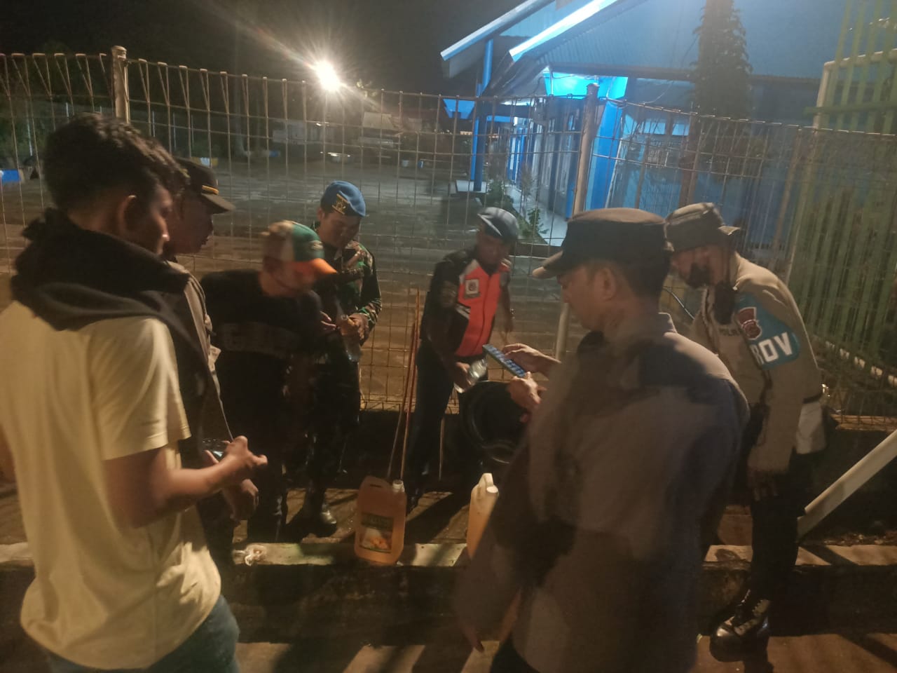 Belasan liter sopi yang diamankan kepolisian setempat saat KM Tatamailau bersandar – Surya Papua/IST