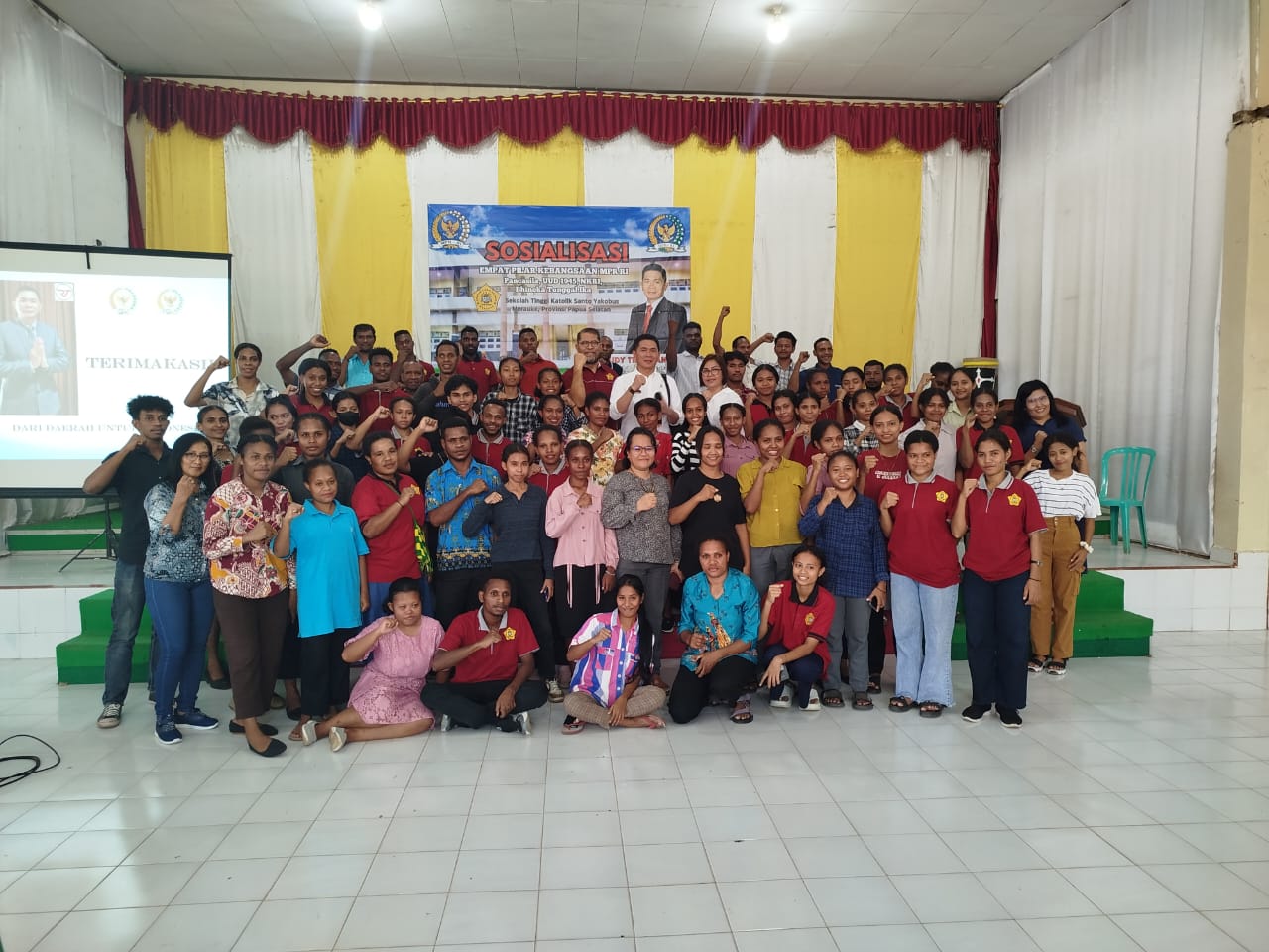Kegiatan sosialisasi 4 pilar kebangsaan oleh anggota DPD RI, Rudy Tirtayana di STK Santo Yakobus Merauke – Surya Papua/IST