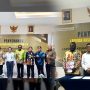 Bupati Merauke, Yoseph Bladib Gebze sedang menerima dokumen WTP dari BPK Perwakilan Papua – Surya Papua/IST
