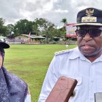 Bupati Merauke, Yoseph Bladib Gebze didampingi wakilnya, Fauzun Nihayah berikan keterangan pers – Surya Papua/IST