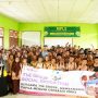 Foto bersama siswa-siswi SMPN Asiki usai kegiatan yang diselenggarakan TSE Group – Surya Papua/IST