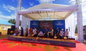 Pasir yang dibuang setelah disekop oleh Gubernur Papua Selatan, Wakil Bupati Merauke, Fauzun Nohayah serta perwakilan lainnya- Surya Papua/Frans Kobun