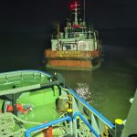 Kapal Sabrina 0106 sedang ditarik setelah mengalami kebocoran di Perairan Kimaam – Surya Papua/IST