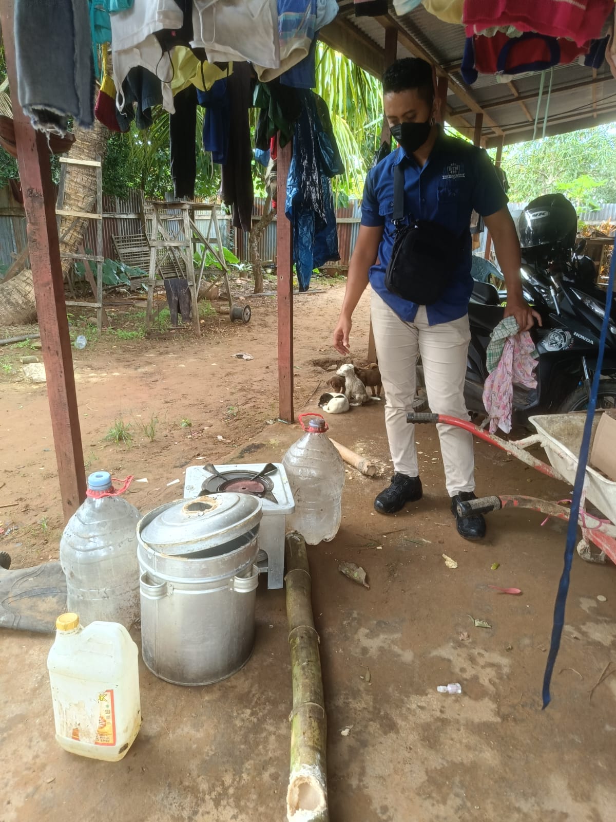 Minuman lokal jenis sopi yang diamankan satnarkoba Polres Merauke – Surya Papua/IST
