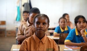 Laurencia sedang mengikuti proses belajar mengajar bersama teman-temannya- Surya Papua/IST