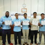 Foto bersama Humas TSE Hroup sambil menunjuk sertifikat yang diberikan- Surya Papua/IST