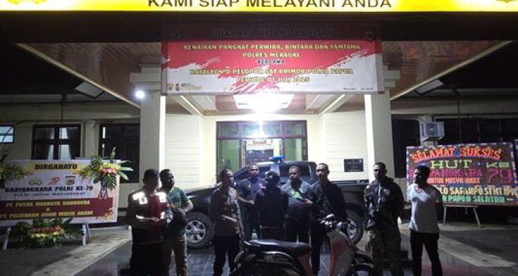 Pelaku pembacokan seorang warga di Jalan Aliarkam yang diamankan Satreskrim Polres Merauke – Surya Papua/IST