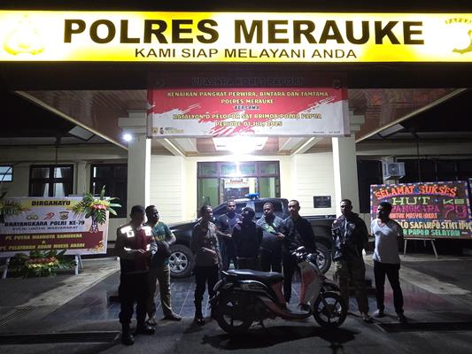 Pelaku pembacokan seorang warga di Jalan Aliarkam yang diamankan Satreskrim Polres Merauke – Surya Papua/IST