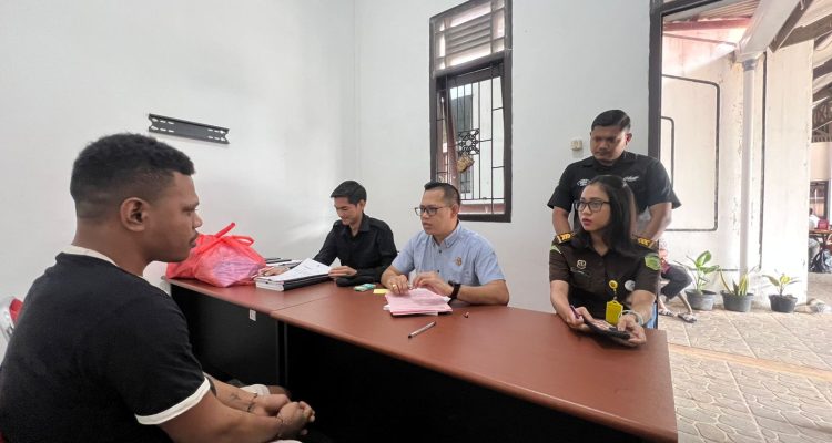 Tersangka pelemparan mobil Wakil Gubernur Papua Selatan, Paskalis Imadawa – Surya Papua/IST