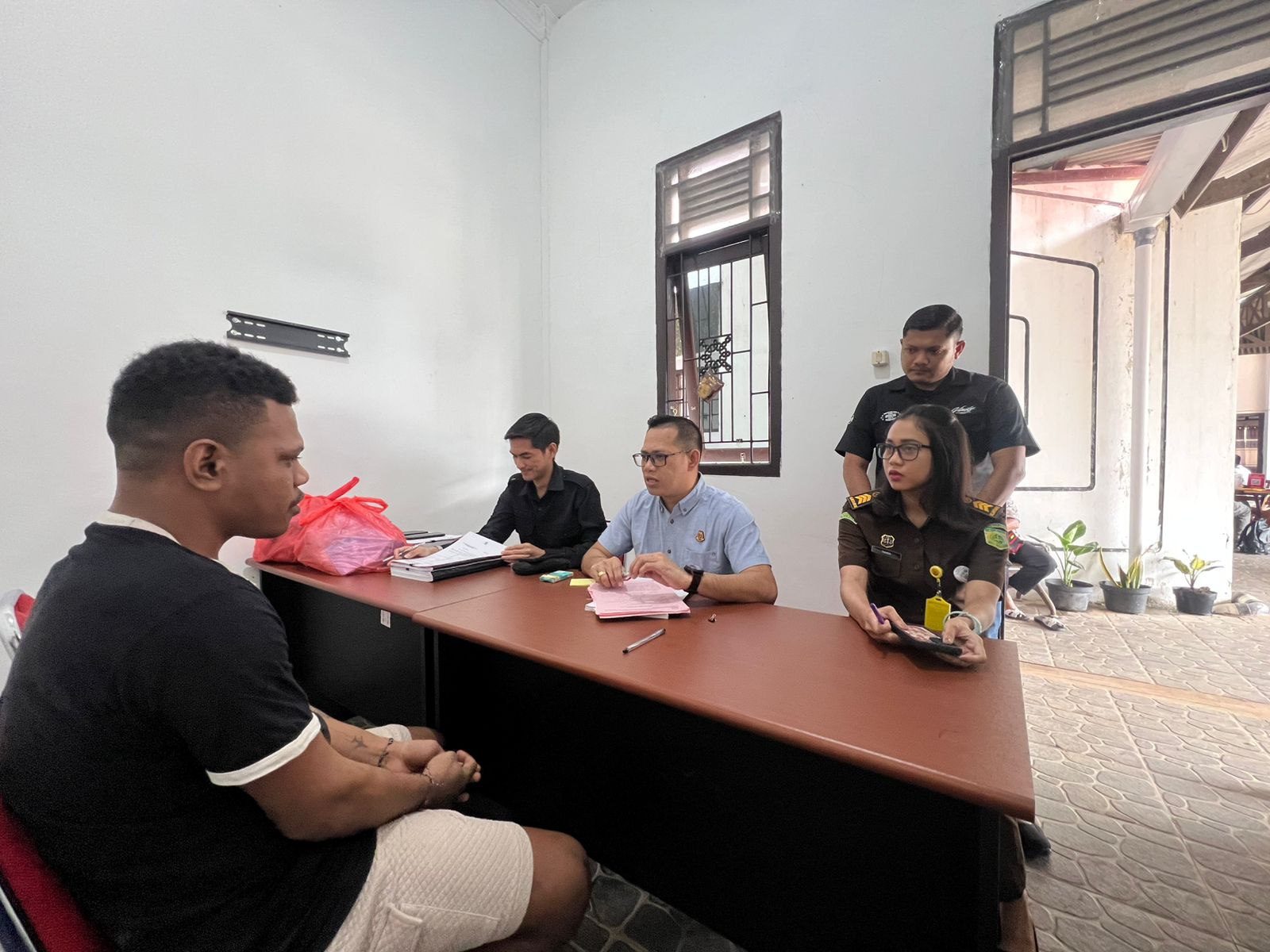 Tersangka pelemparan mobil Wakil Gubernur Papua Selatan, Paskalis Imadawa – Surya Papua/IST