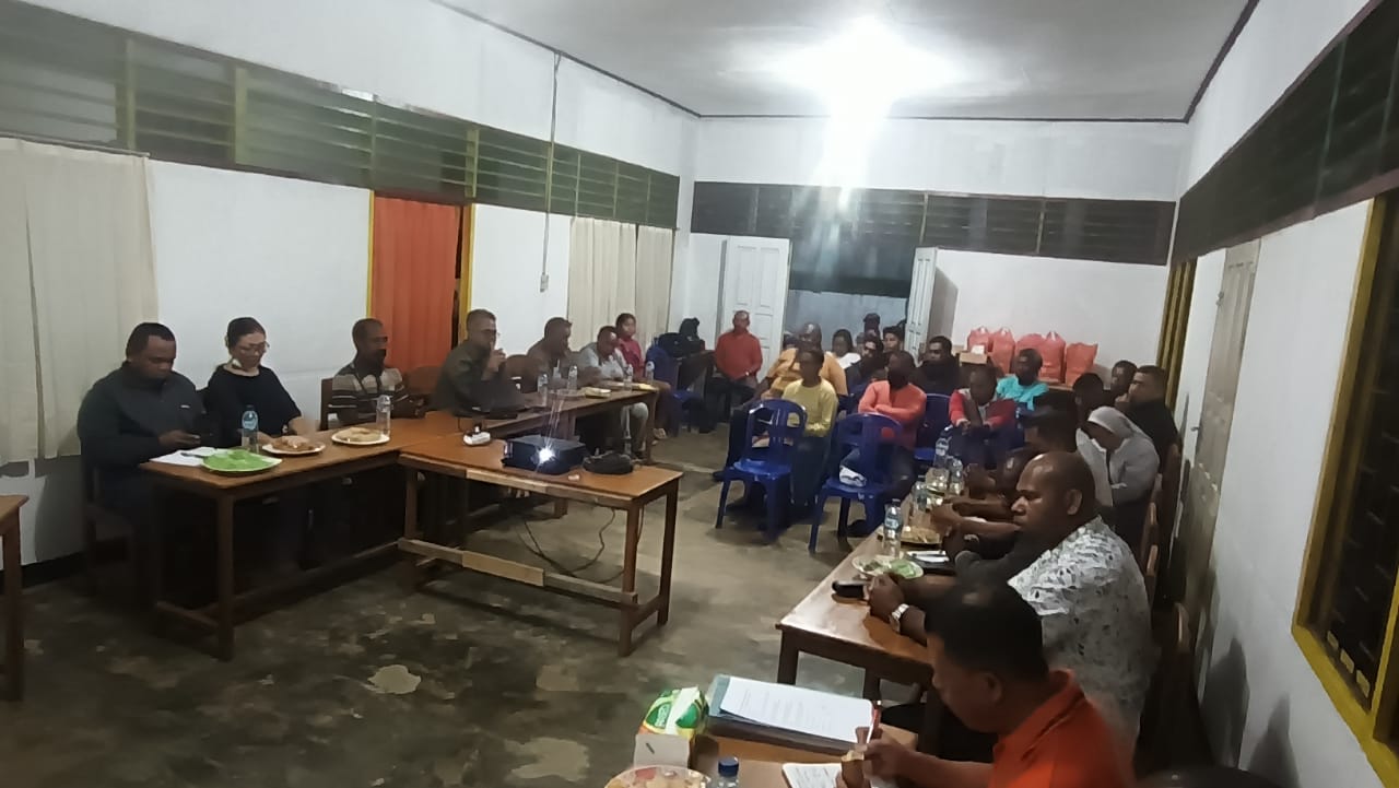 Puluhan panitia pembangunan Gereja Santa Theresia Buti melakukan pertemuan perdana – Surya Papua/Frans Kobun