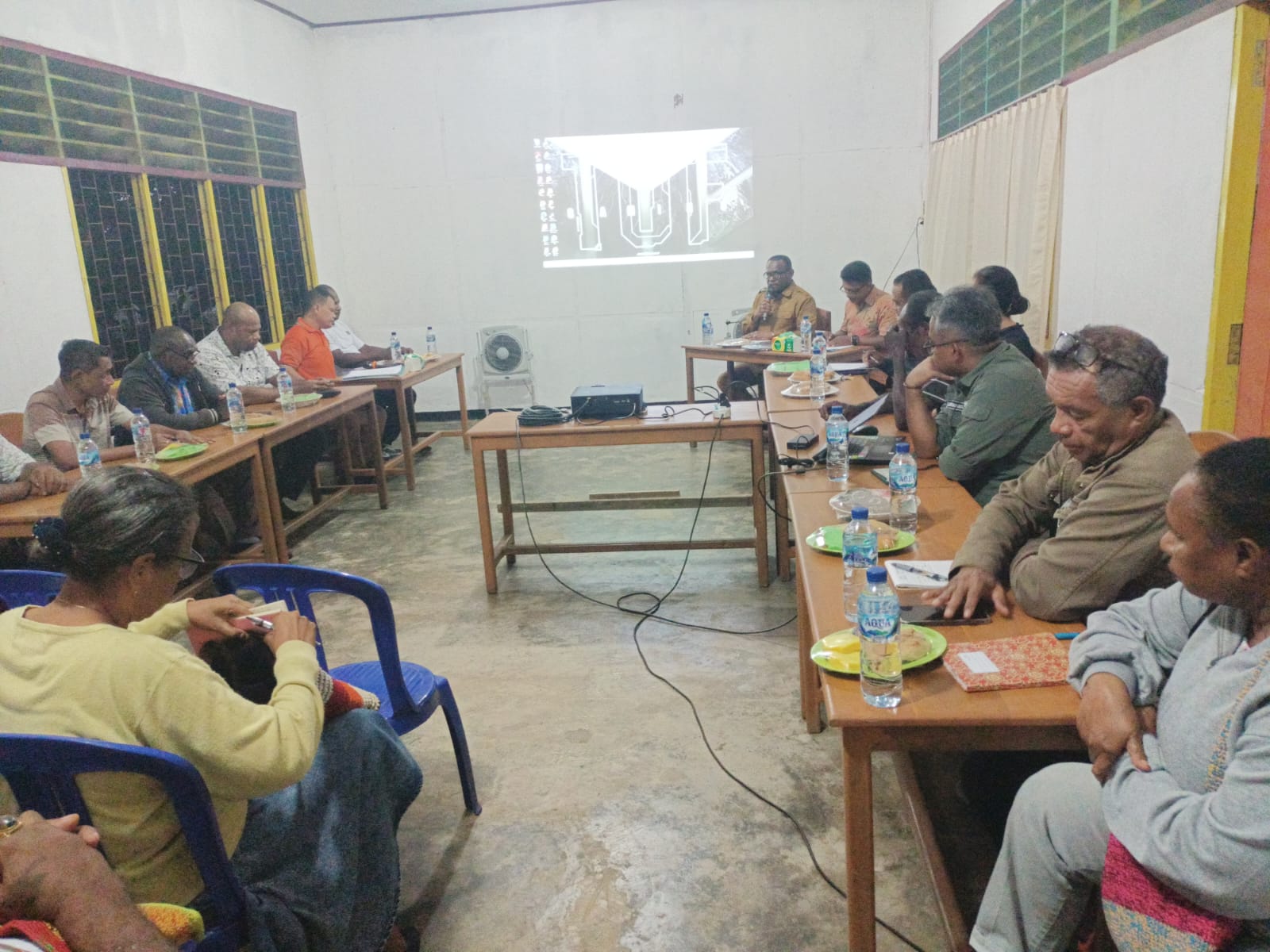 Bupati Merauke, Yoseph Bladib Gebze sedang bicara – Surya Papua/Frans Kobun