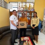 Bantuan proyeksi ke SMPN 1 Merauke oleh anggota DPD RI, Rudy Tirtayana – Surya Papua/IST