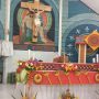 Altar yang didandani etnis Toraja dalam perayaan Misa Inkulturasi Toraja Mingggu- Surya Papua/Frans Kobun