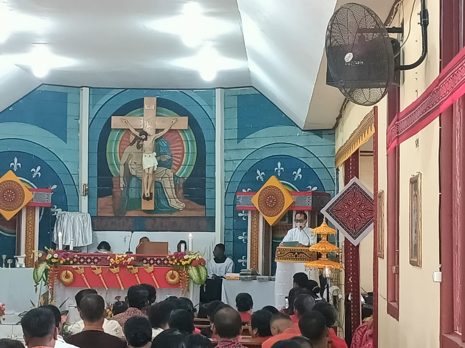 Freddy Bitikaka, perwakilan PUKAT Merauke sedang memberikan sambutan – Surya Papua/Frans Kobun