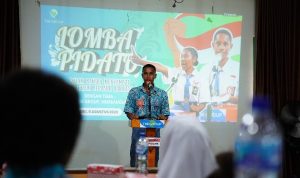 Salah seorang siswa sedang tampil dalam pelaksanaan permombaan pidato yang diselenggarakan TSE Group – Surya Papua/IST