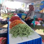 Kegiatan pasar murah yang dilaksanakan panitia HUT ke-80 RI di Rumah Pangan yang beralamat di Jalan Raya Mandala – Surya Papua/IST