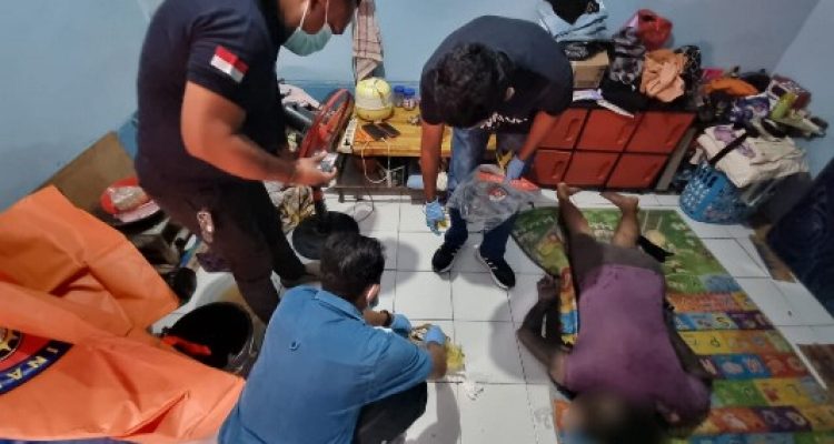 Sesosok mayat ditemukan meninggal dalam rumah sewa di Jalan Gak, Kelurahan Bambu Pemali – Surya Papua/IST