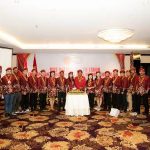 Ketua Presidium Pengurus Pusat Perhimpunan Mahasiswa Katolik (PMKRI), Susana Florika Marianti Kandaimu foto bersama pengurus- Surya Papua/IST