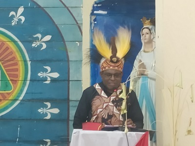 Sekda Mappi, Ferdinanus Kanakaimu sedang berikan sambutan pada misa inkulturasi di Gereja Santa Theresia Buti – Surya Papua/Frans Kobun