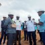 Gubernur Papua Selatan, Apolo Safanpo didampingi Bupati Merauke, Yoseph Bladib Gebze, Ketua MRPS, Damianus Katayu serta petinggi TSE Group sedang meninjau lokasi pabrik – Surya Papua/Agapitus Batbual