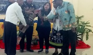 Pembukaan Musda I Ikatan Perempuan Wambon yang ditandai pemukulan kandara – Surya Papua/Agapitus Batbual