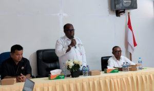 Kepala Badan Pengarah Percepatan Pembangunan Otonomi Khusus Papua (BP3OKP), Yoseph Yolmen sedang bicara – Surya Papua/IST