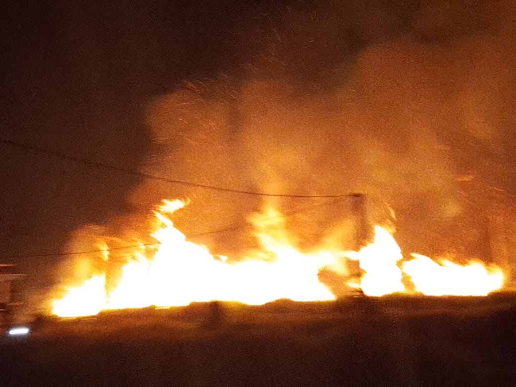 Kebakaran hutan di seputaran Kampung Kamanggi, Distrik Tanah Miring, Kabupaten Merauke semalam – Surya Papua/IST