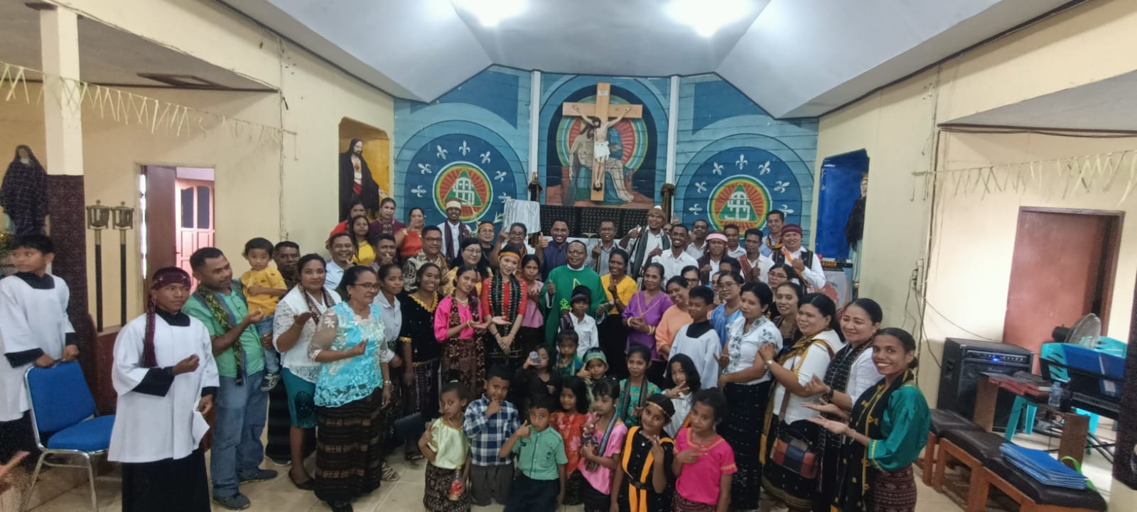 etnis 3 Masyarakat Etnis Flobamora dalam perayaan misa inkulturasi di Gereja Santa Theresia Buti – Surya Papua/Frans Kobun