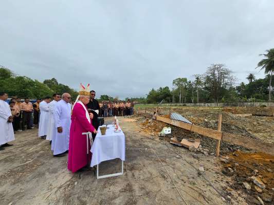 Peletakan batu pertama pembangunan Seminari Tinggi KAME – Surya Papua/IST