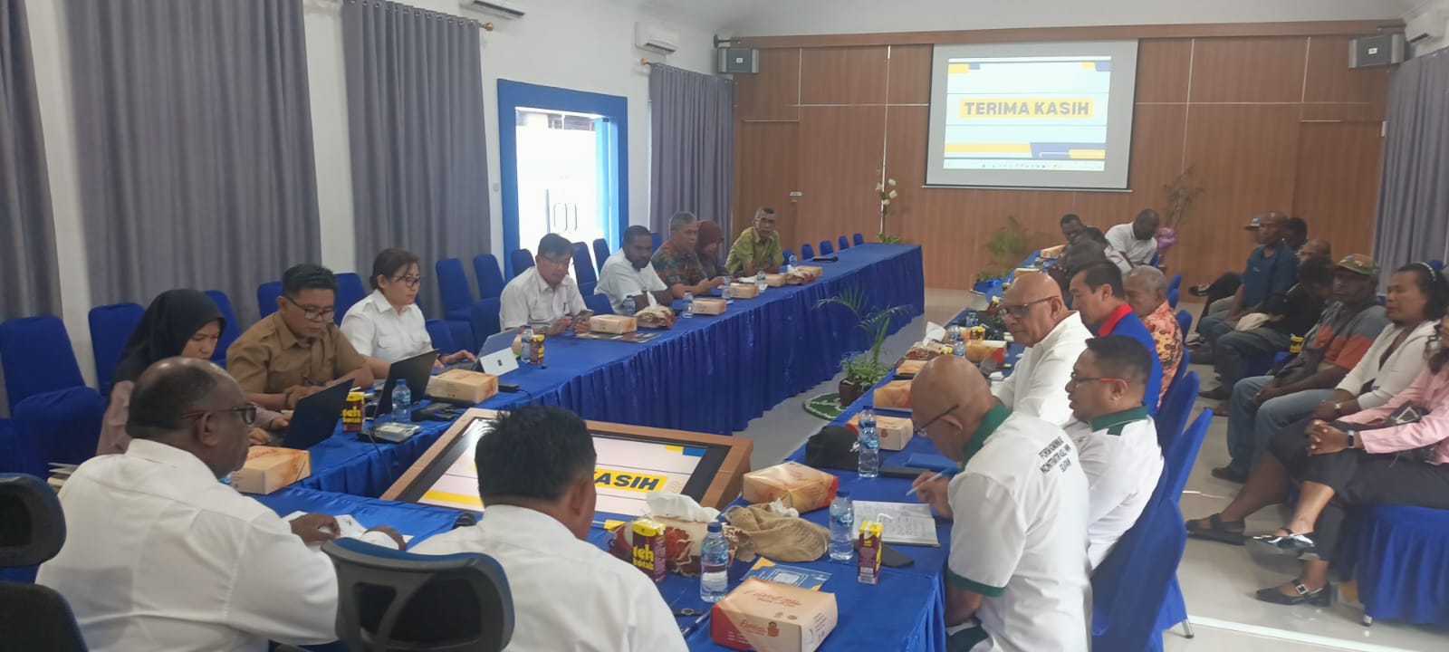 Ketua Gapeksindo Provinsi Papua Selatan, Herman Anitoe Basik-Basik sedang bicara – Surya Papua/Frans Kobun F