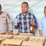 Ratusan miras oplosan yang diamankan Polsek Merauke Kota di salah satu rumah warga di Lampu Satu, Kelurahan Samkai, Kabupaten Merauke – Surya Papua/IST