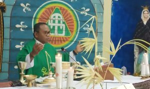 Pastor Paroki Santa Theresia Buti, Simon Petrus Matruty- Surya Papua/Frans Kobun