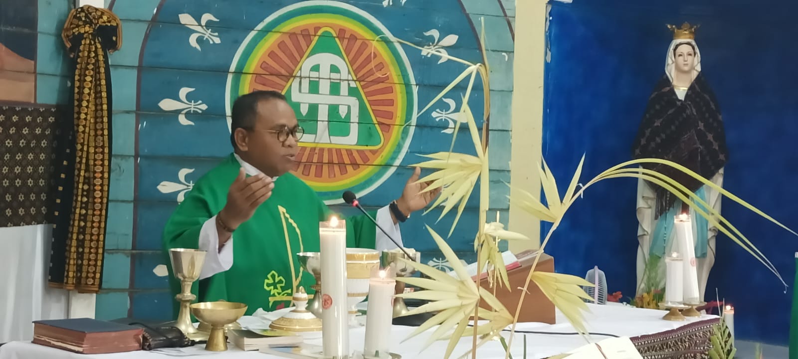 Pastor Paroki Santa Theresia Buti, Simon Petrus Matruty- Surya Papua/Frans Kobun