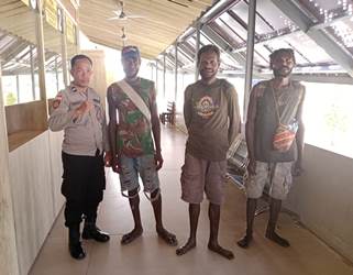 Warga PNG yang masuk di wilayah Sota, NKRI untuk berjualan maupun membeli sejumlah kebutuhan pokok – Surya Papua/IST