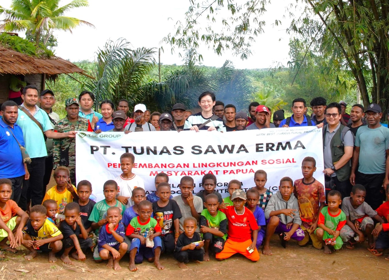 Foto bersama usai sosialisasi flora dan fauna kepada masyarakar di Kampung Ujungkia, Distrik, Kabupaten Boven Digoel – Surya Papua/IST