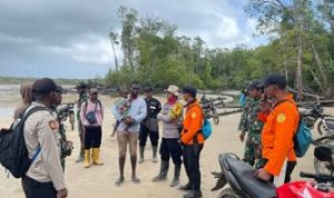 Para penumpang yang berhasil diselamatkan setelah musibah speedboat – Surya Papua/IST